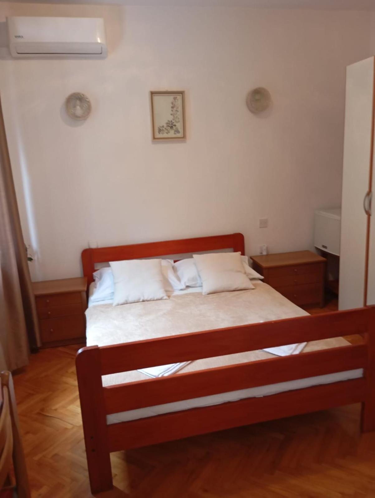 Rooms Helena Krk Town Exterior photo