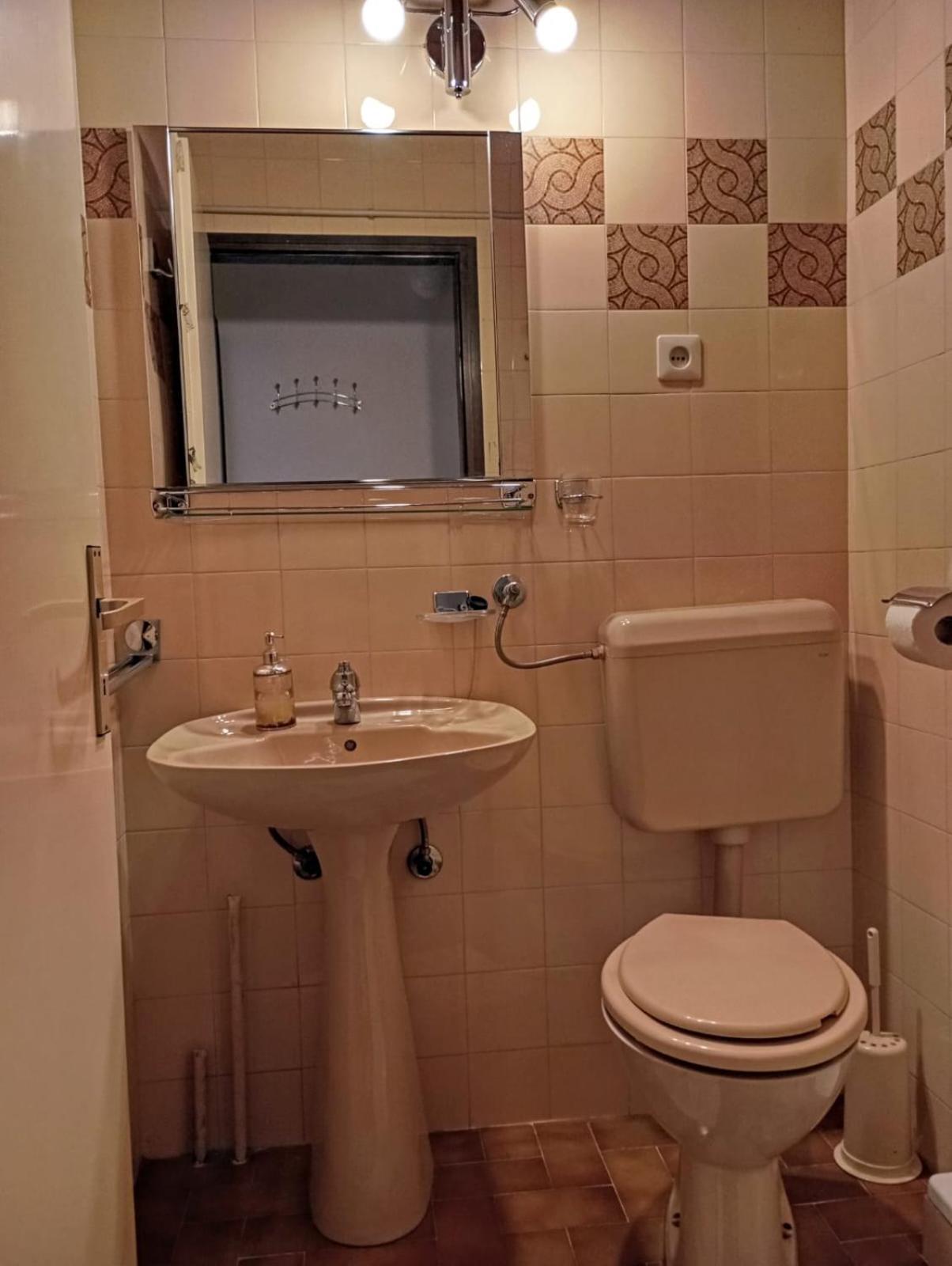Rooms Helena Krk Town Exterior photo