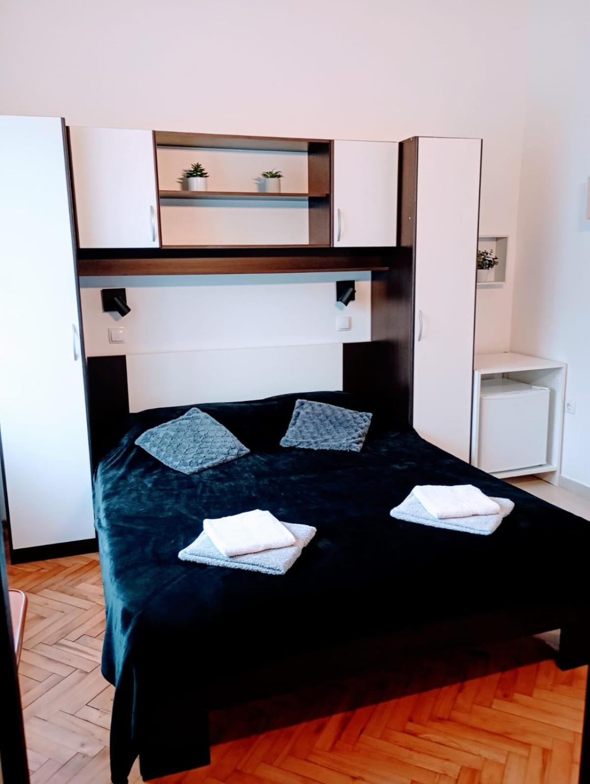 Rooms Helena Krk Town Exterior photo