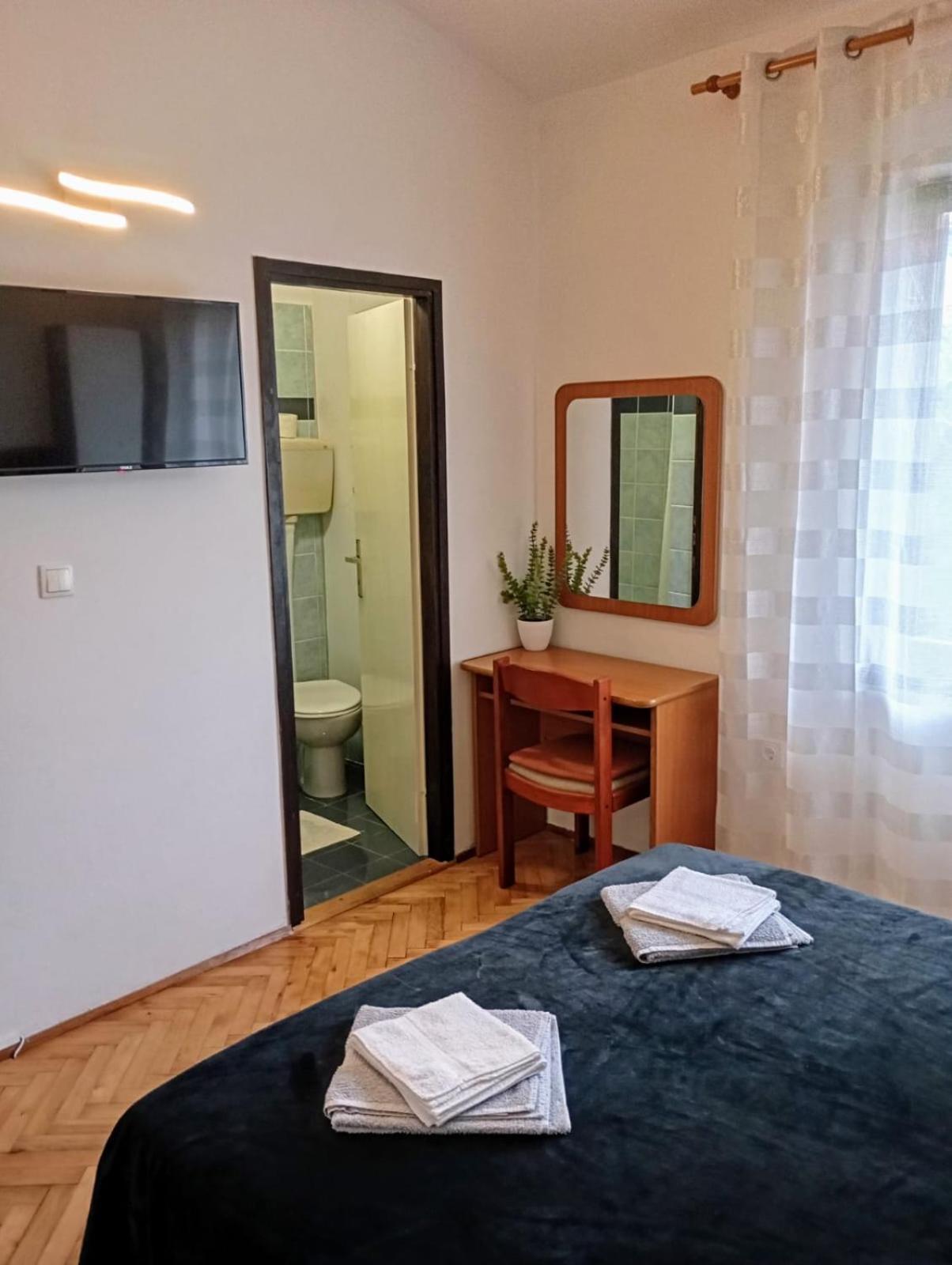 Rooms Helena Krk Town Exterior photo
